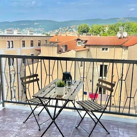 Leia Home W/Private Parking In Old Town Trieste Extérieur photo