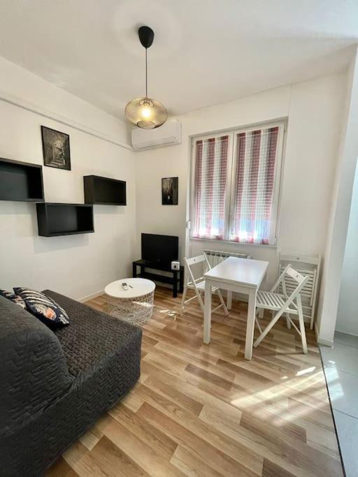 Leia Home W/Private Parking In Old Town Trieste Extérieur photo