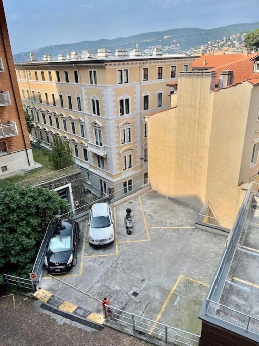 Leia Home W/Private Parking In Old Town Trieste Extérieur photo
