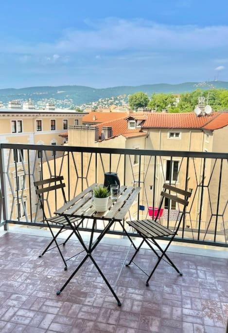 Leia Home W/Private Parking In Old Town Trieste Extérieur photo